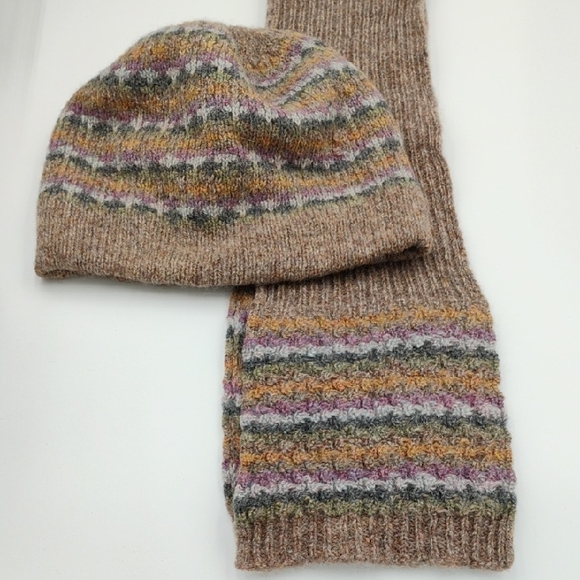 Liz Claiborne Accessories - Liz Claiborne Multicolor Wool Hat and Scarf Set